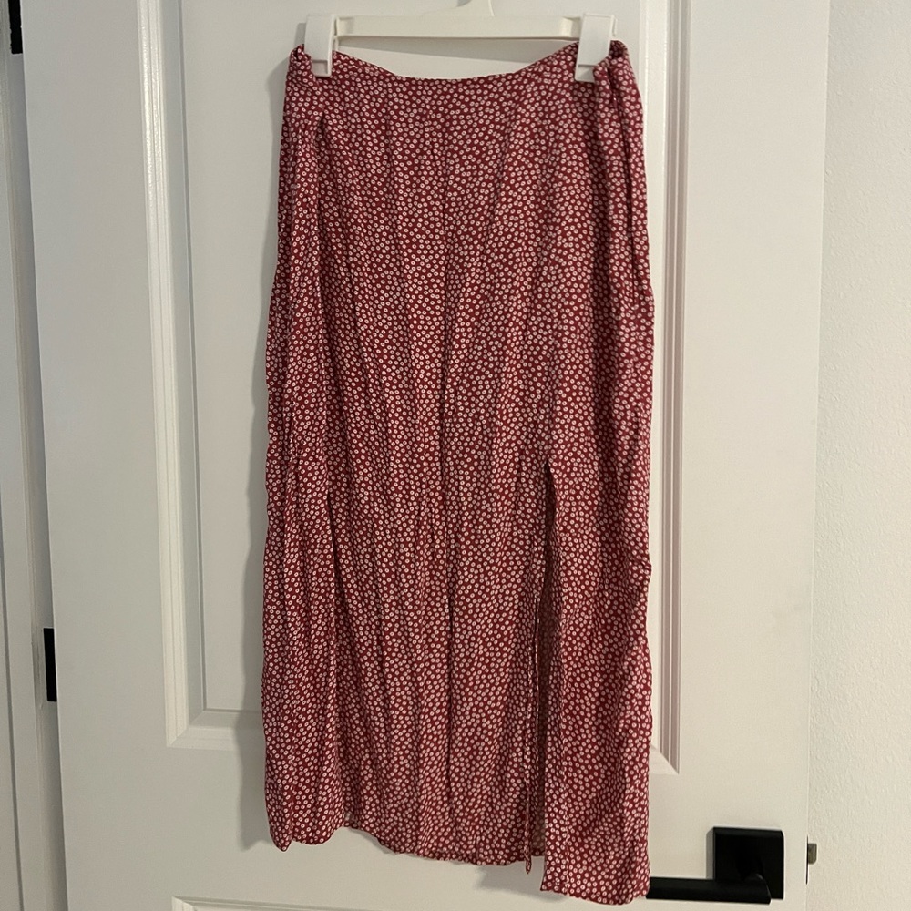 Abercrombie Skirt with slit red and white flowers - Large